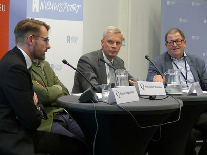 v.l.n.r.: Hans Stegeman, Marrix van Rij en debatleider Max van Weezel